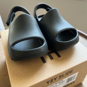 Brand new Yeezy slide for toddler size 6